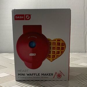 Dash Mini Waffle Maker Heart Shape‎ Red Nonstick 4" Cooking Surface New in Box